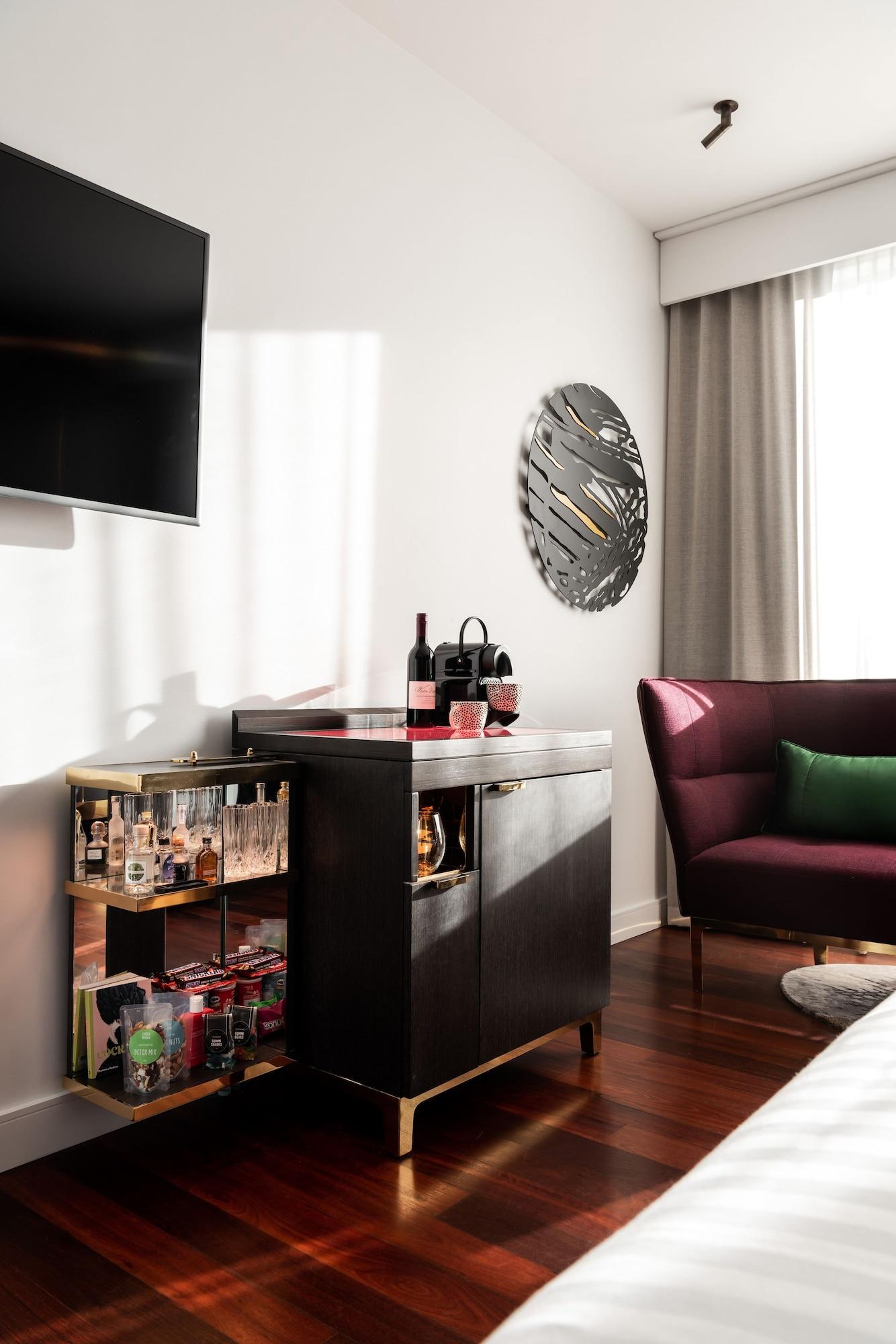 Hotel Qt Perth Exteriér fotografie A Nespresso machine in a hotel room