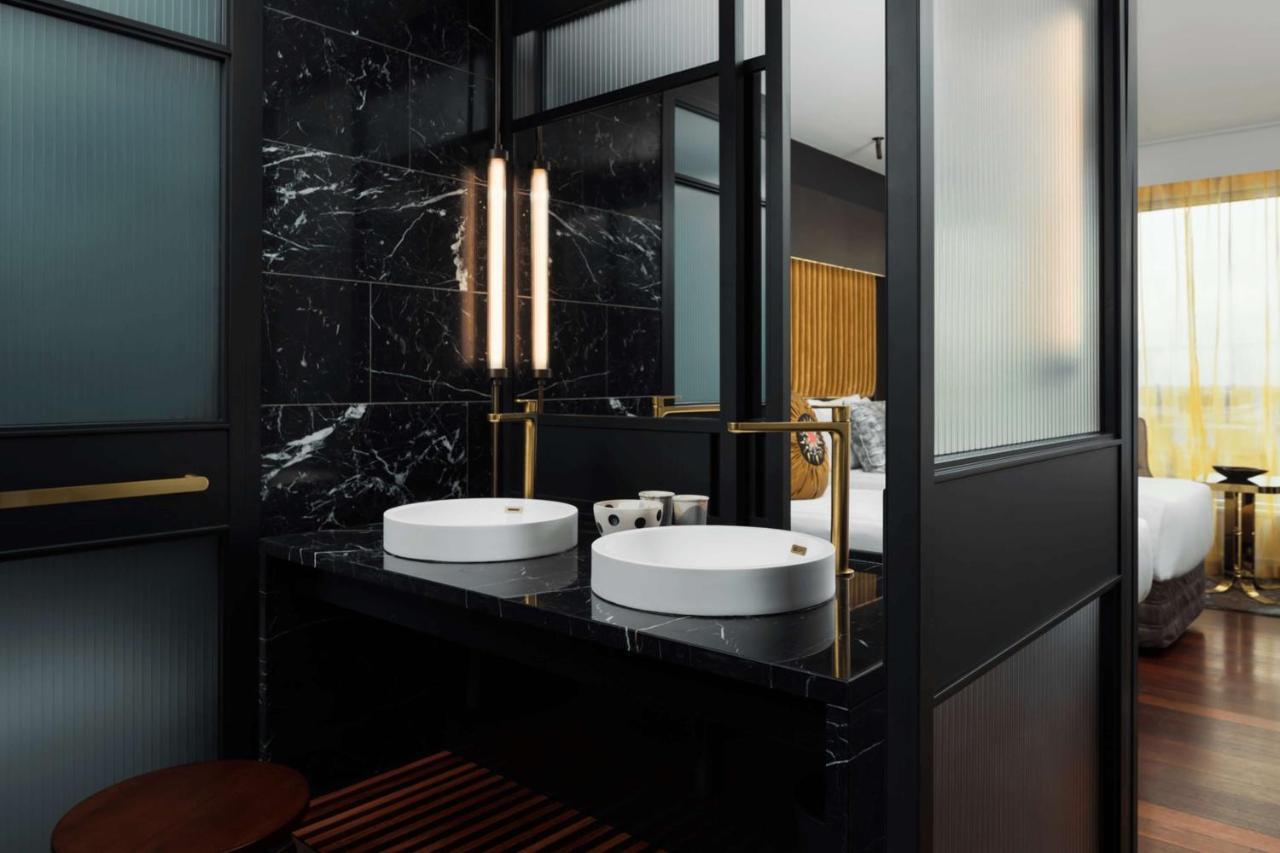 Hotel Qt Perth Exteriér fotografie Bathroom