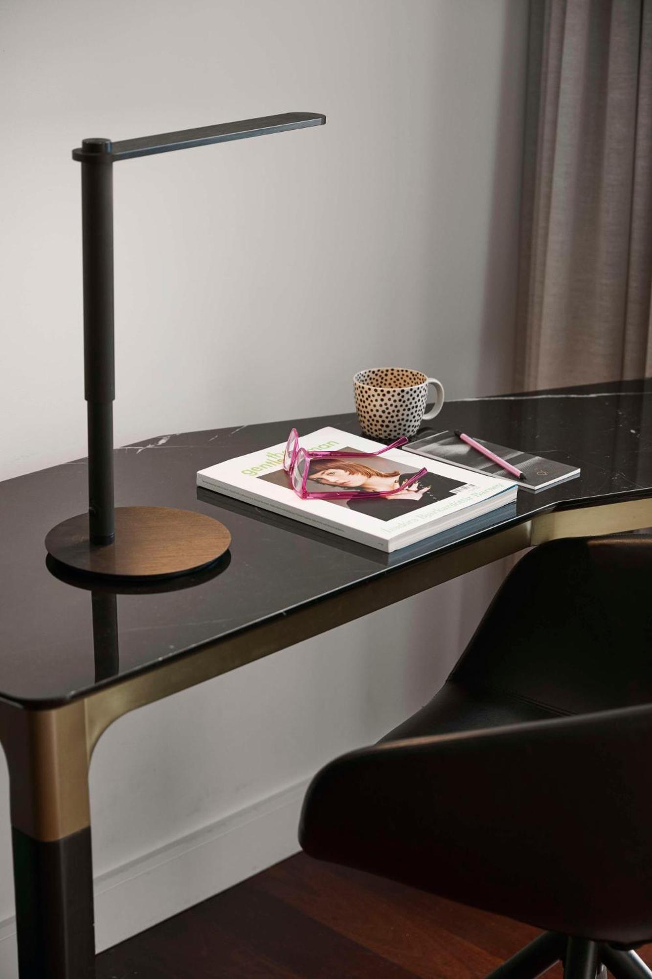 Hotel Qt Perth Exteriér fotografie A table with a glass top