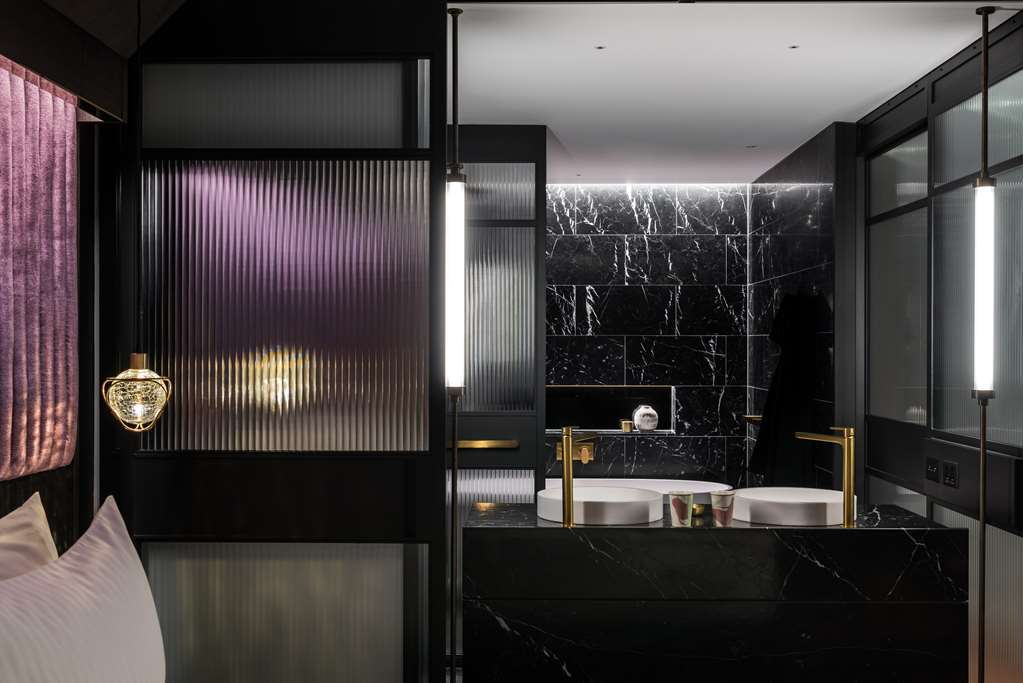 Hotel Qt Perth Exteriér fotografie Bathroom